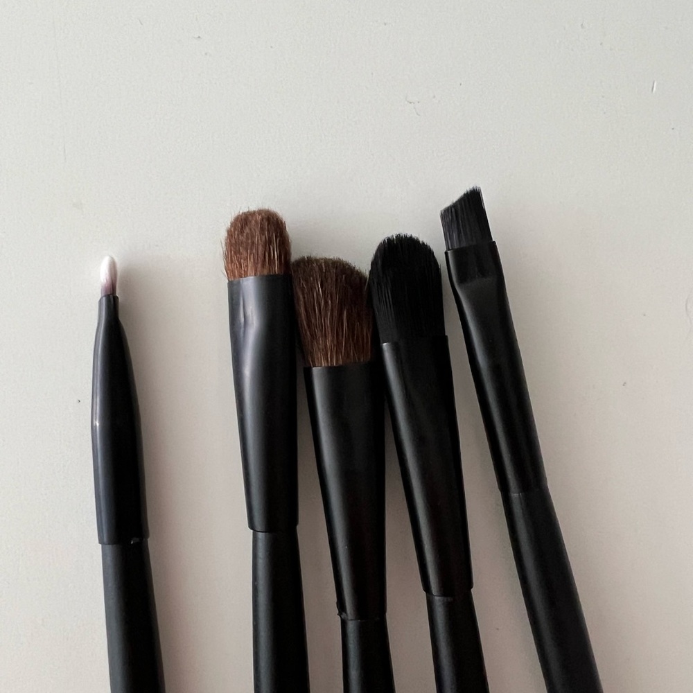 Travle size eye makeup brush